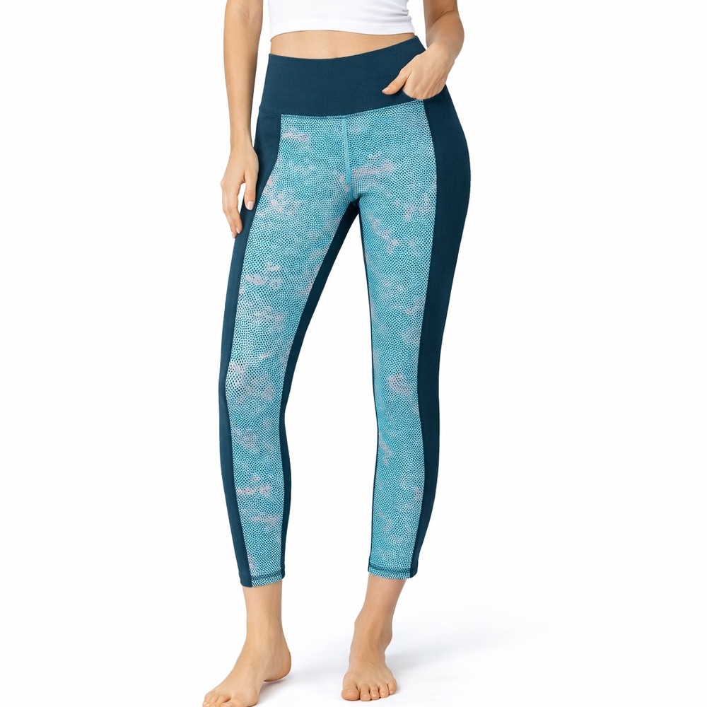 Women's Under‎ Armour HeatGear Capris multi blue Size S / 4